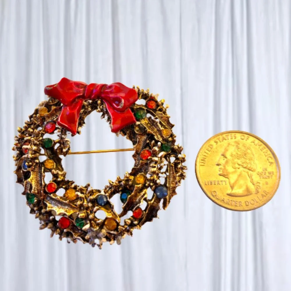 ART Arthur Pepper Brooch Christmas Wreath Enamel Rhinestones Signed Goldtone